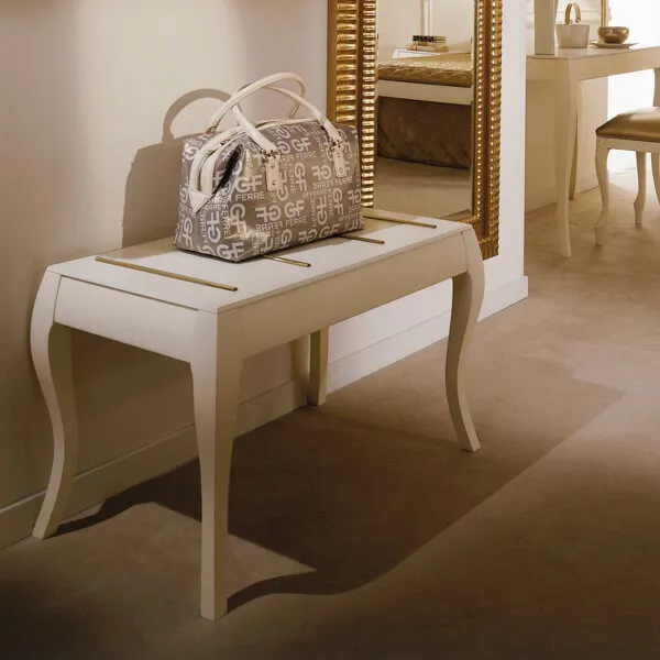 White Boutique Hotel Luggage Rack - Venice