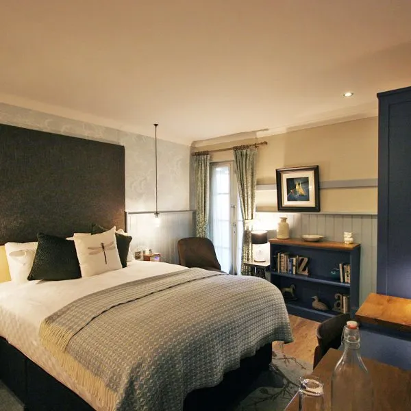 Blue Boutique Hotel Casegoods with high Headboard