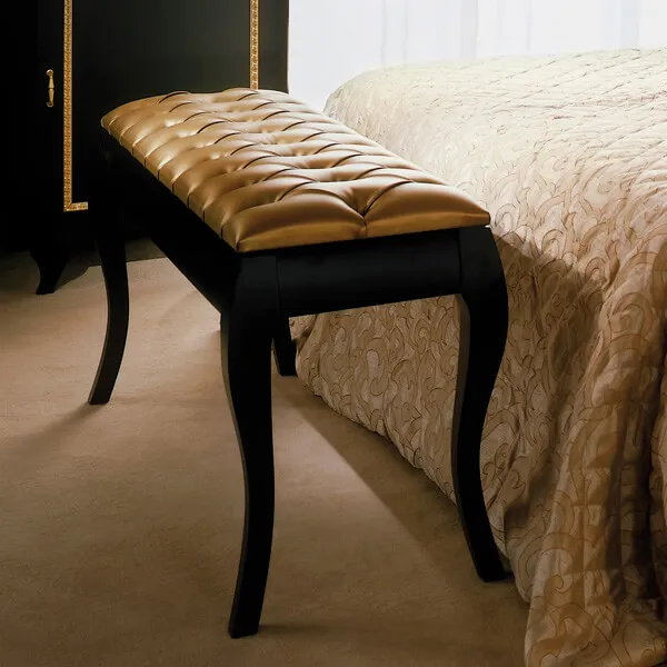 Buttoned Hotel Ottoman - Paris