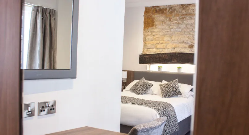 hotel-bedroom-furniture-at-the-hind-hotel