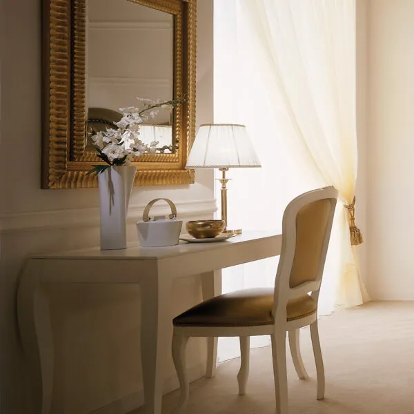 White Boutique Hotel Desk - Venice